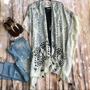 Charming Charlie Cream print Kimono NWT